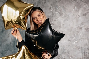 Ballagási lufi ötletek - egyedi grafikák és számok, amik emlékezetessé teszik a nagy napot